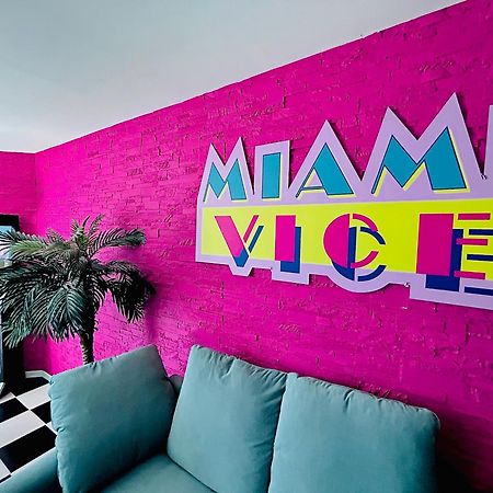 Capsule Miami Vice - Jacuzzi - Billard - Ecran Cinema & Netflix - Ping-Pong - Nintendo & Jeux- Liévin Eksteriør bilde