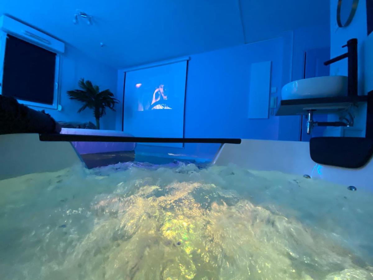Capsule Miami Vice - Jacuzzi - Billard - Ecran Cinema & Netflix - Ping-Pong - Nintendo & Jeux- Liévin Eksteriør bilde