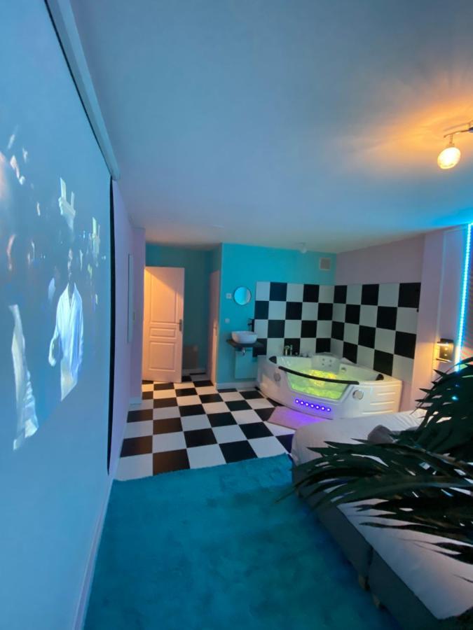 Capsule Miami Vice - Jacuzzi - Billard - Ecran Cinema & Netflix - Ping-Pong - Nintendo & Jeux- Liévin Eksteriør bilde