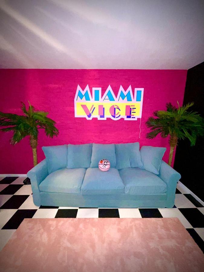 Capsule Miami Vice - Jacuzzi - Billard - Ecran Cinema & Netflix - Ping-Pong - Nintendo & Jeux- Liévin Eksteriør bilde