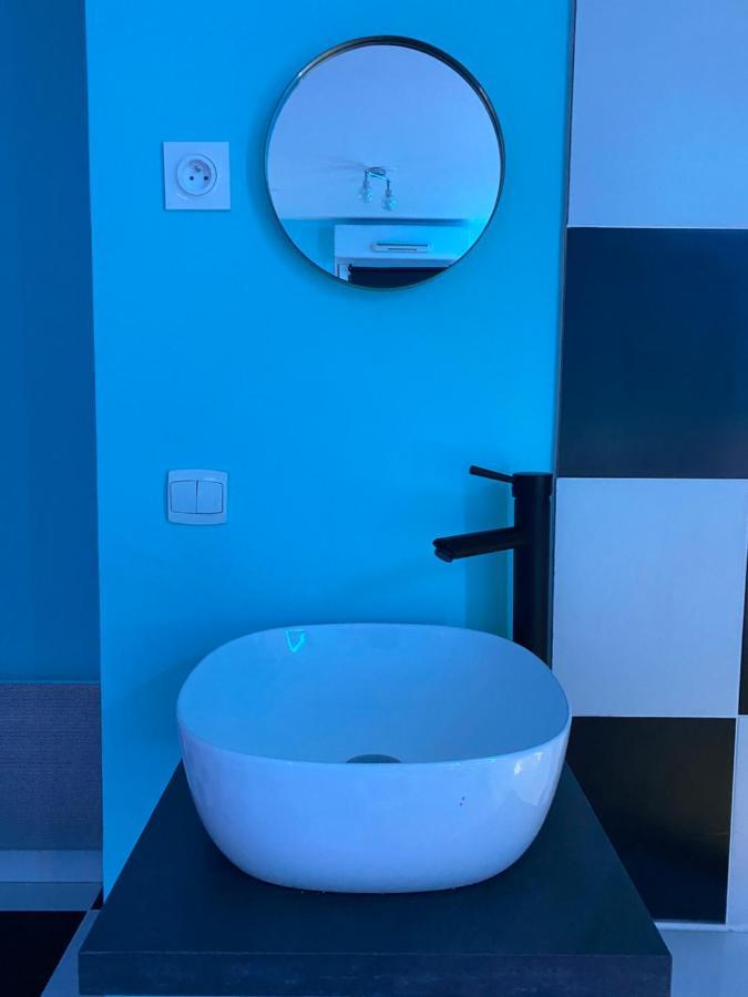 Capsule Miami Vice - Jacuzzi - Billard - Ecran Cinema & Netflix - Ping-Pong - Nintendo & Jeux- Liévin Eksteriør bilde