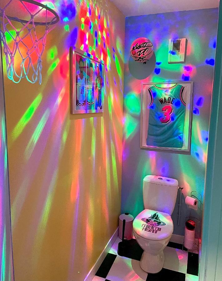 Capsule Miami Vice - Jacuzzi - Billard - Ecran Cinema & Netflix - Ping-Pong - Nintendo & Jeux- Liévin Eksteriør bilde