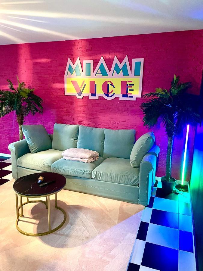 Capsule Miami Vice - Jacuzzi - Billard - Ecran Cinema & Netflix - Ping-Pong - Nintendo & Jeux- Liévin Eksteriør bilde