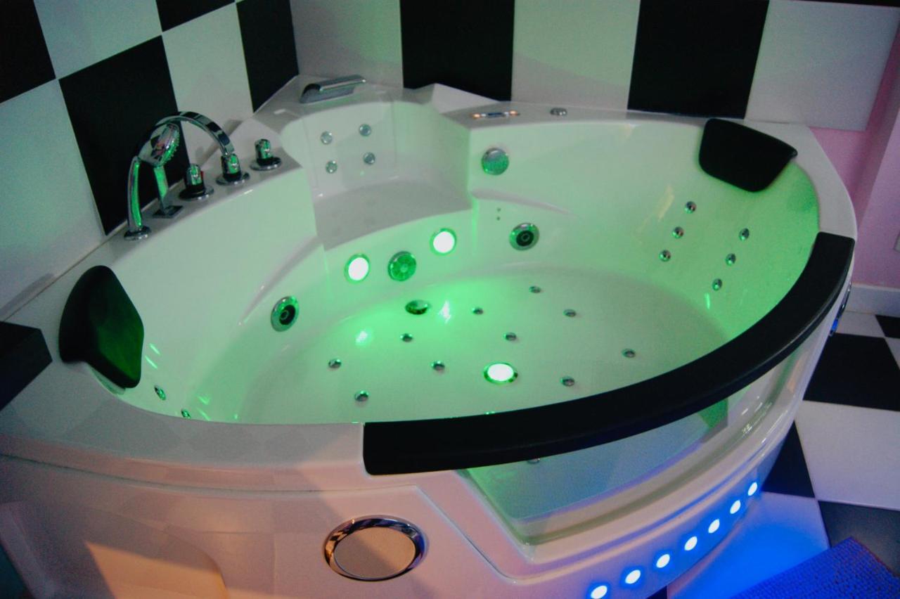 Capsule Miami Vice - Jacuzzi - Billard - Ecran Cinema & Netflix - Ping-Pong - Nintendo & Jeux- Liévin Eksteriør bilde