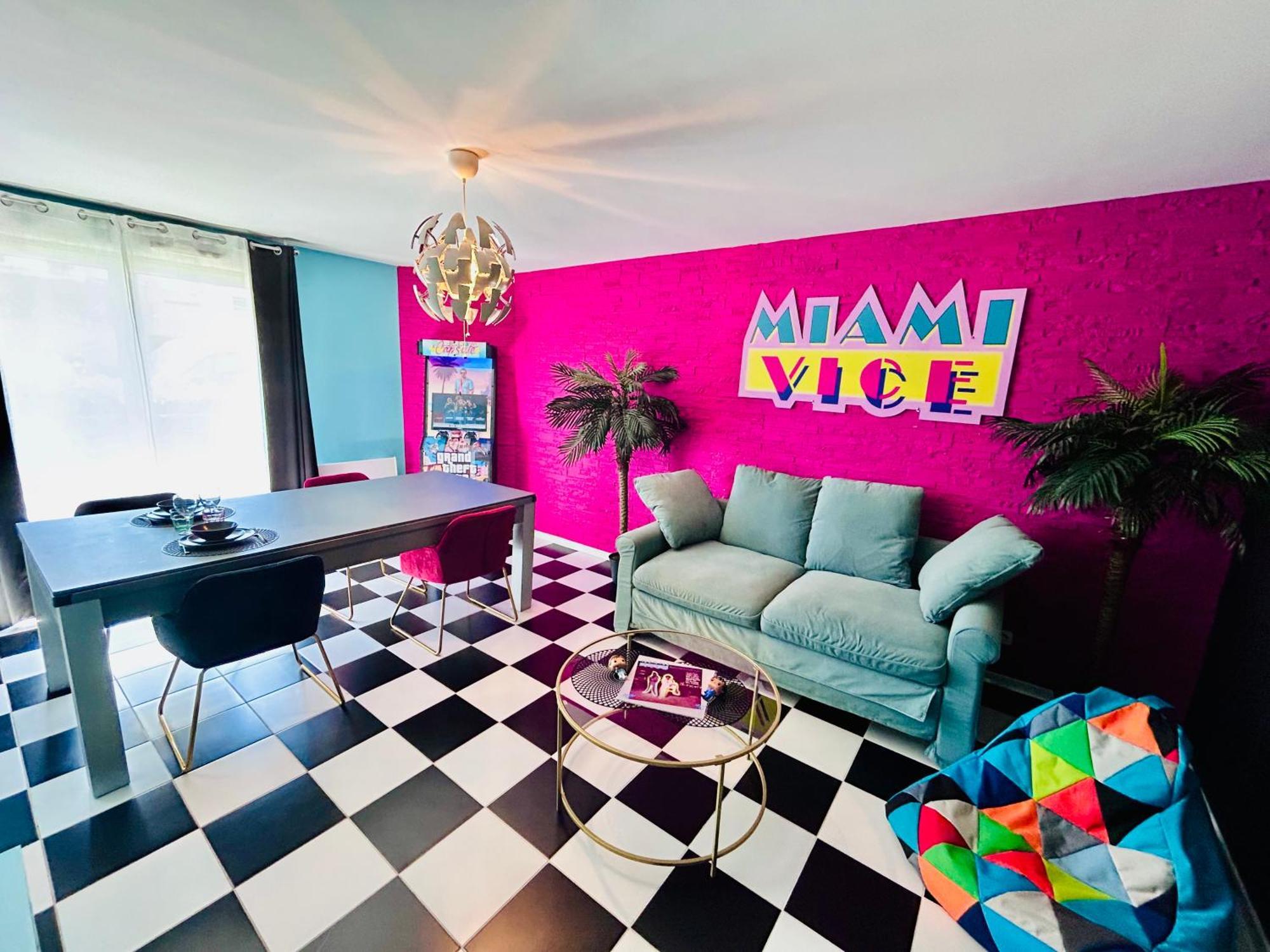 Capsule Miami Vice - Jacuzzi - Billard - Ecran Cinema & Netflix - Ping-Pong - Nintendo & Jeux- Liévin Eksteriør bilde