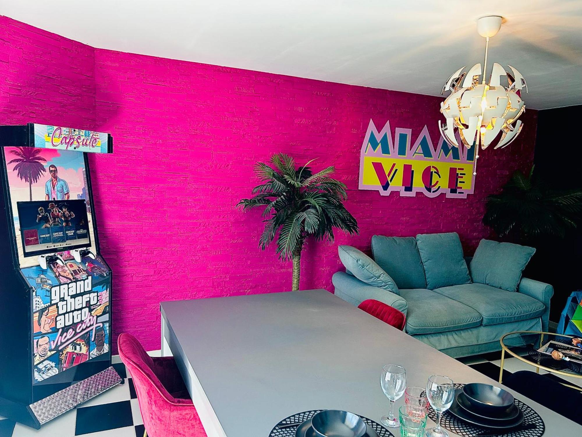 Capsule Miami Vice - Jacuzzi - Billard - Ecran Cinema & Netflix - Ping-Pong - Nintendo & Jeux- Liévin Eksteriør bilde