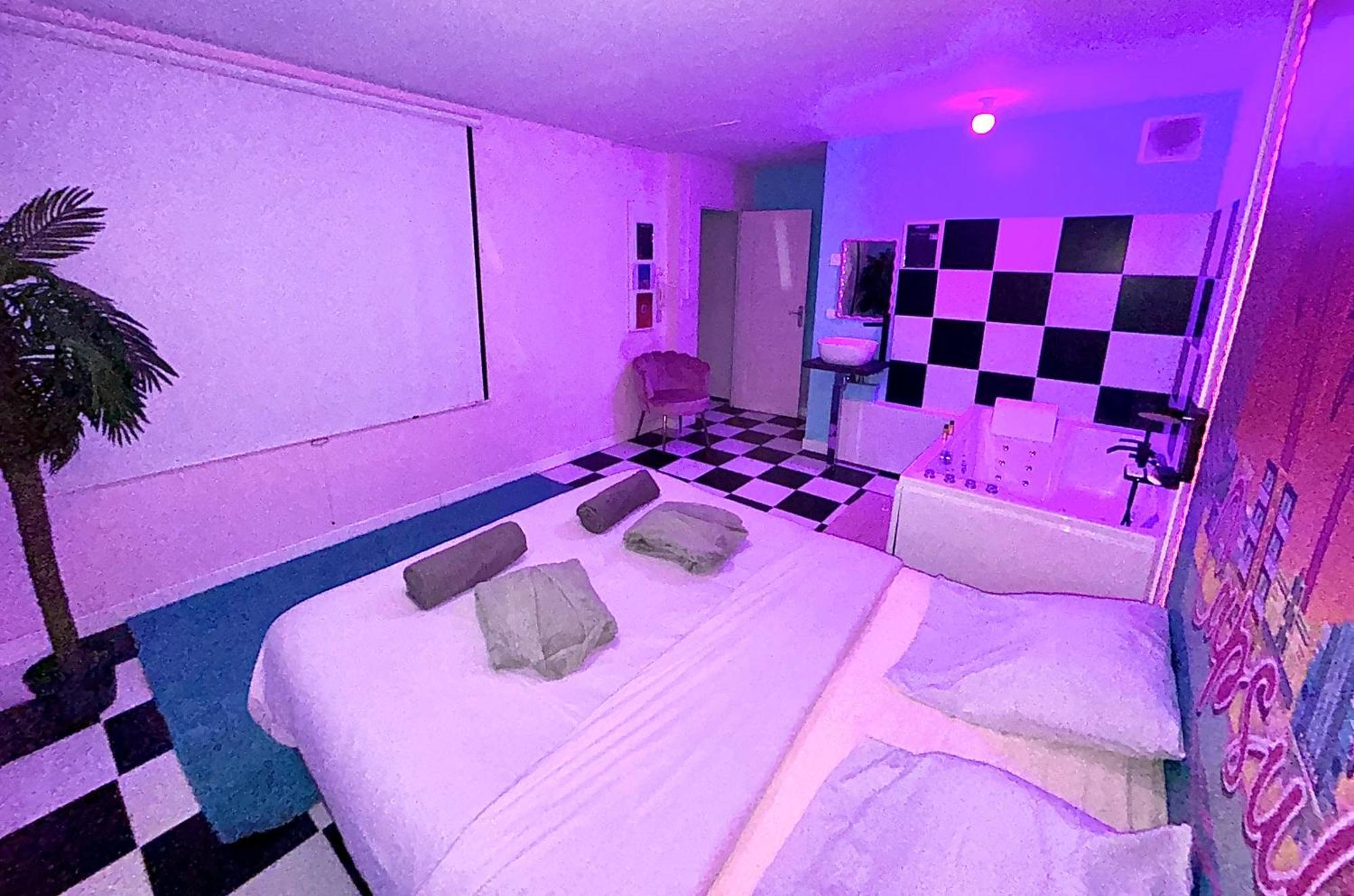 Capsule Miami Vice - Jacuzzi - Billard - Ecran Cinema & Netflix - Ping-Pong - Nintendo & Jeux- Liévin Eksteriør bilde